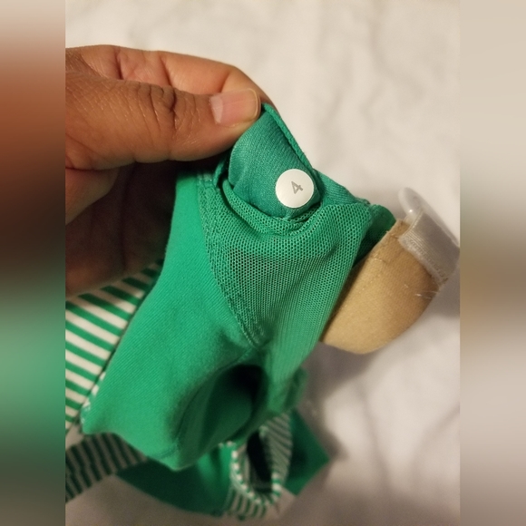 Lululemon Women's Tank top Sz 4 Color Green Back Pocket Training - Picture 5 of 5